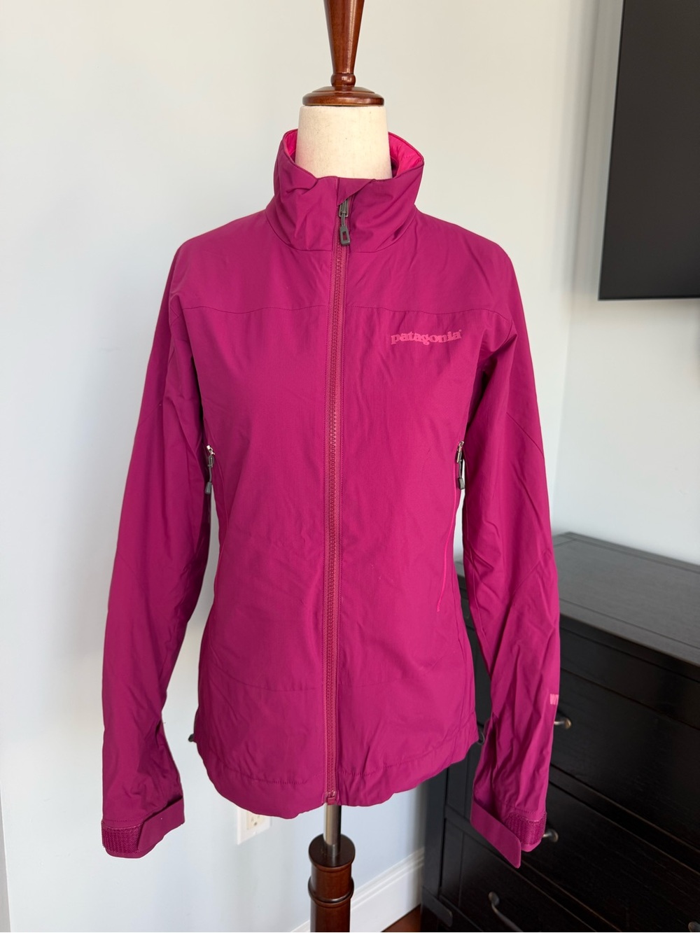 Patagonia Women's Bright Magenta Full-Zip Utility Jacket